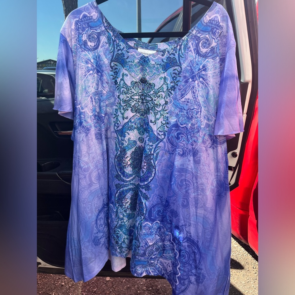 Beautiful Flowy Avenue Top